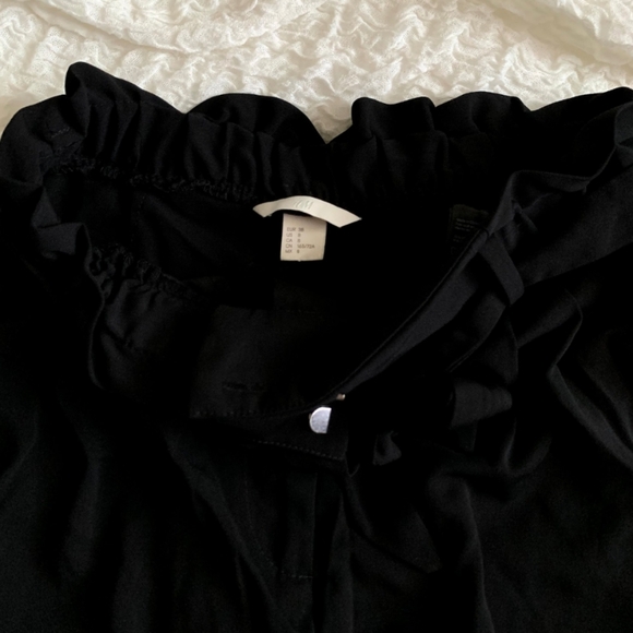 High waisted black shorts - Picture 2 of 3